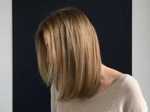 Graue Haare blond färben - so geht’s!