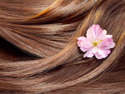 7 Tipps: Wie du deinen grauen Ansatz richtig färbst